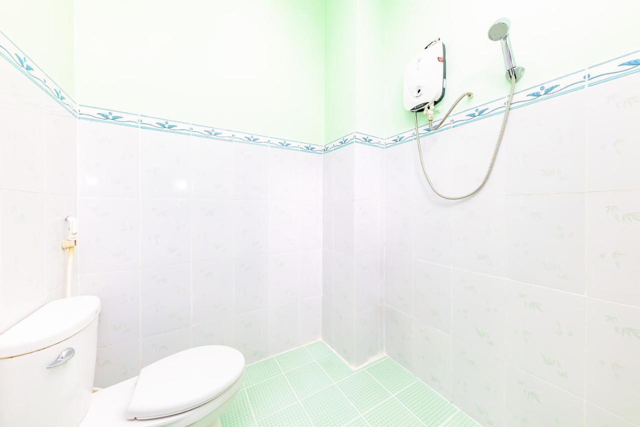 Oyo 381 Tuyet Mai Hotel 나트랑 외부 사진